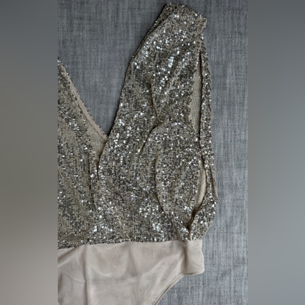 Zara Silver Sequin V-Neck Bodysuit - Picture 4 of 11